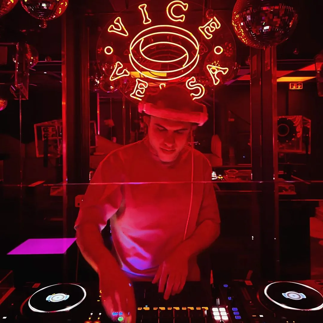DJ résidence club bar hôtel — Vibra Events Agency